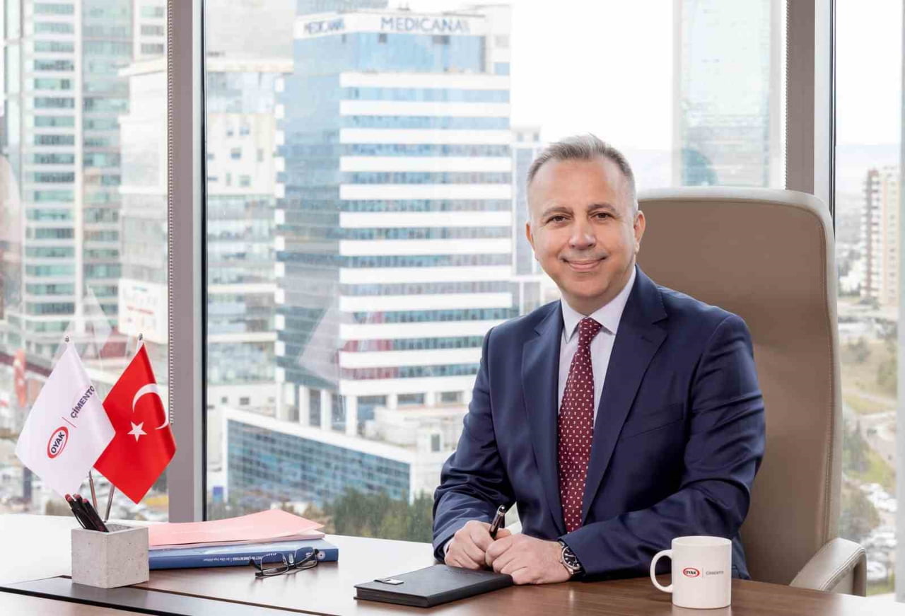 OYAK ÇİMENTO ÜLKE CEO’SU MURAT SELA