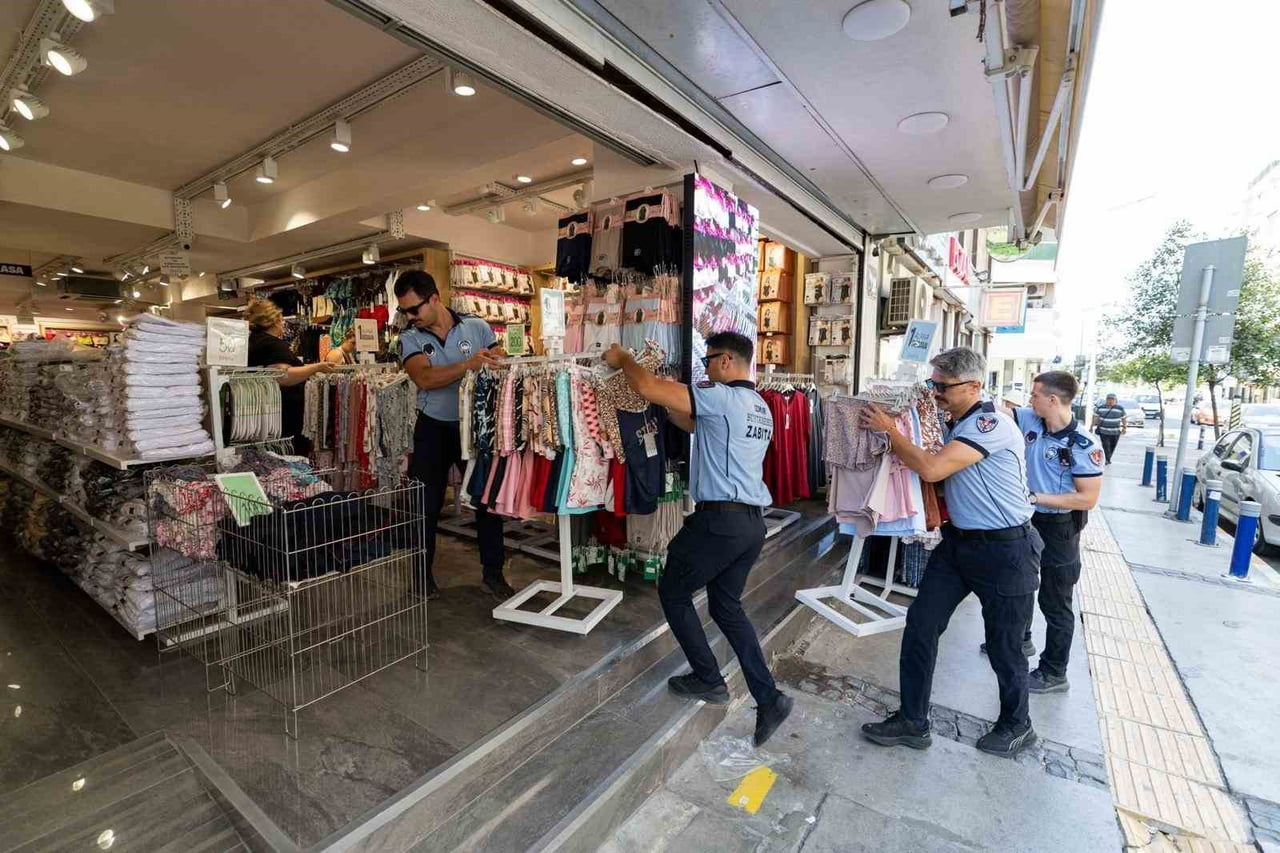 ÖZELLİKLE YAYA TRAFİĞİNİN YOĞUN OLDUĞU ANA ARTERLERDE EŞ ZAMANLI GERÇEKLEŞTİRİLEN DENETİMLERDE...