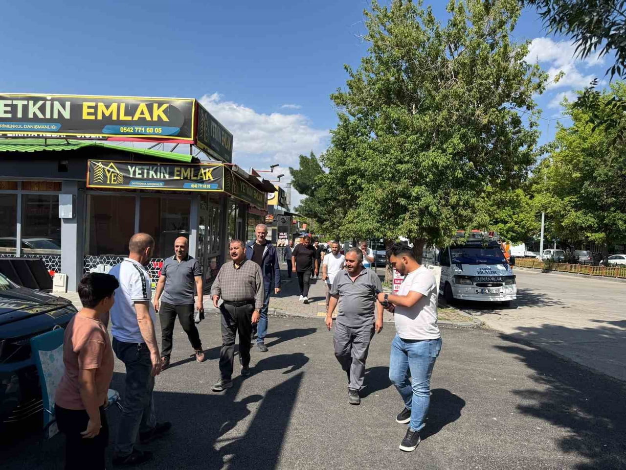 PALANDÖKEN BELEDİYESİ, İLÇE GENELİNDEKİ YOL, KALDIRIM VE ÇEVRE DÜZENLEME ÇALIŞMALARINA HIZ...