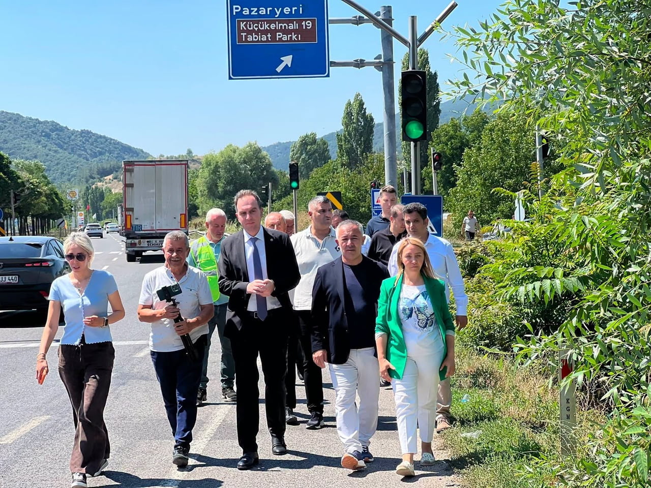 PAZARYERİ’NDE KRİTİK KAVŞAK VE BÖLÜNMÜŞ YOL YAPIM ÇALIŞMALARI YERİNDE İNCELENDİ