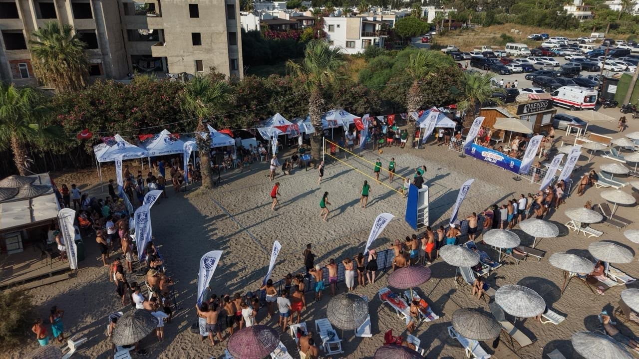 PLAJ VOLEYBOLU ŞENLİĞİNDE ŞAMPİYON FENER BURNU
