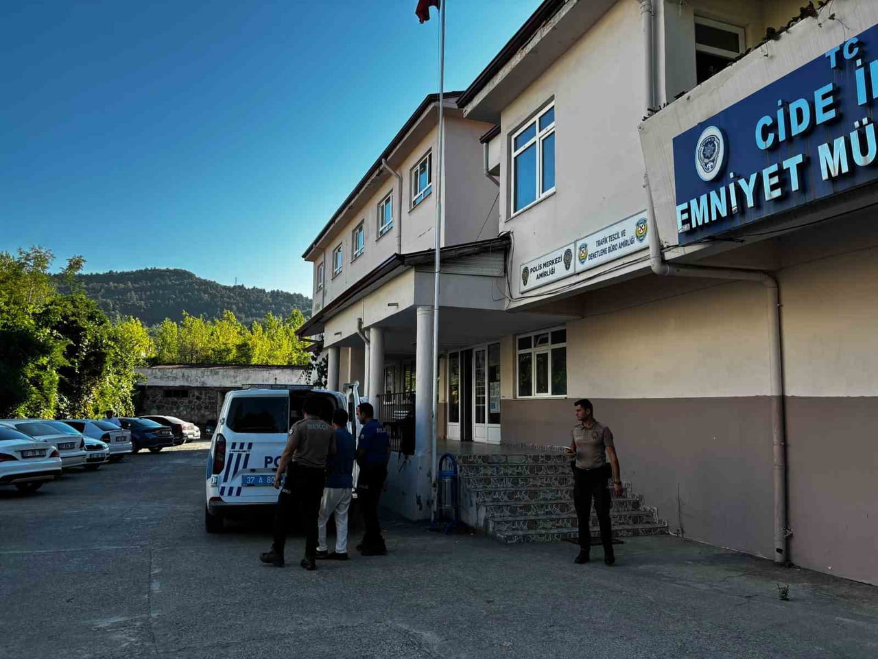 POLİS EKİPLERİNCE YAKALANAN ŞÜPHELİ TUTUKLANDI.