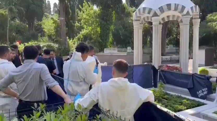 POLİSLER MEZARLIKTA İNCELEME YAPTI.