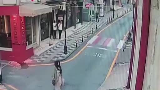 Polisten kaçan sürücü vali yardımcısına çarptı