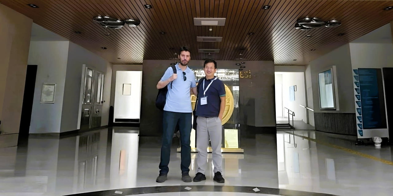 PROF. DR. AKİF AKGÜL VE PROF. DR. CHUNBİAO Lİ