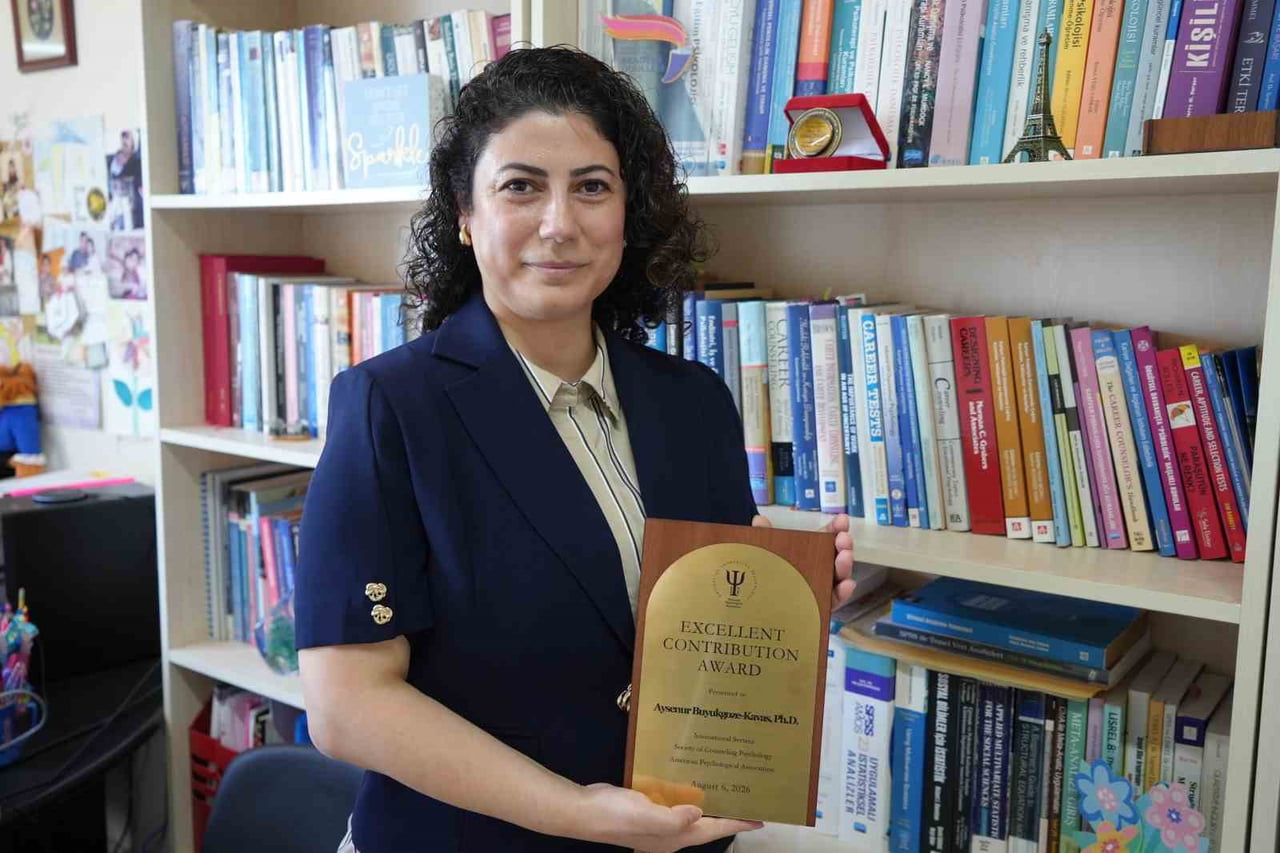 PROF. DR. AYŞENUR BÜYÜKGÖZE KAVAS