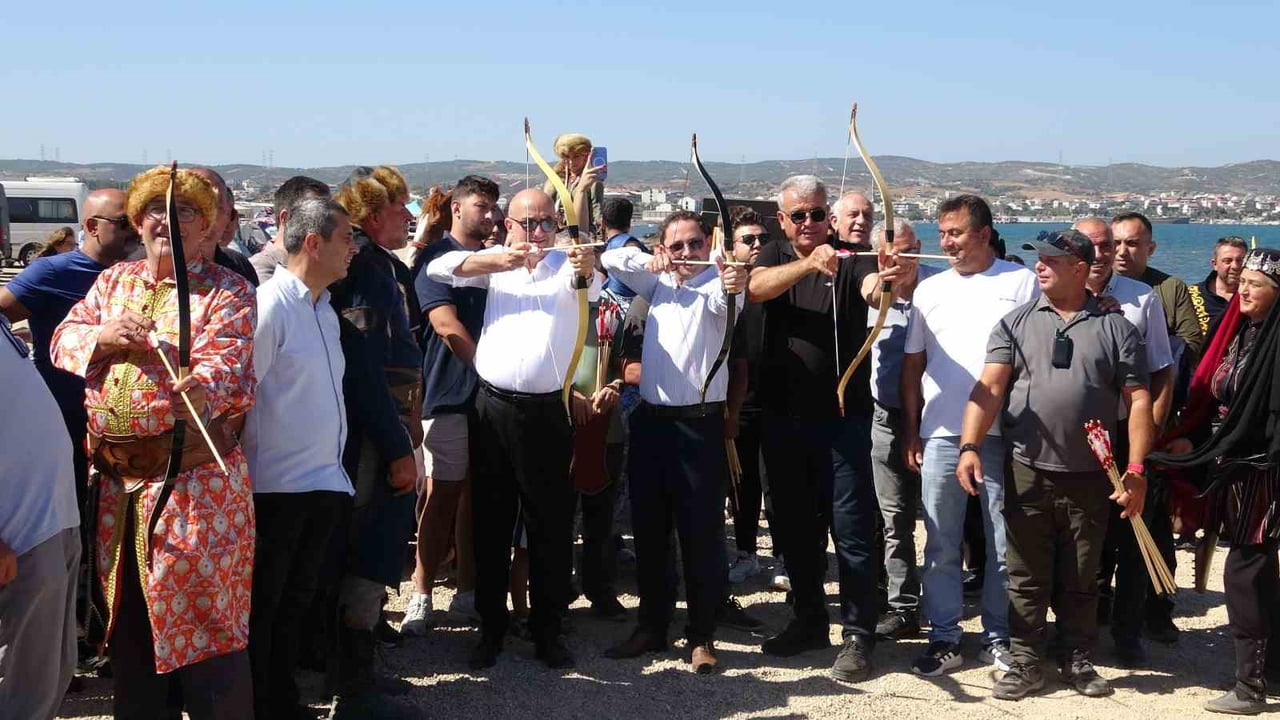 PROTOKOL ÜYELERİ DE OK ATIŞI GERÇEKLEŞTİRDİ