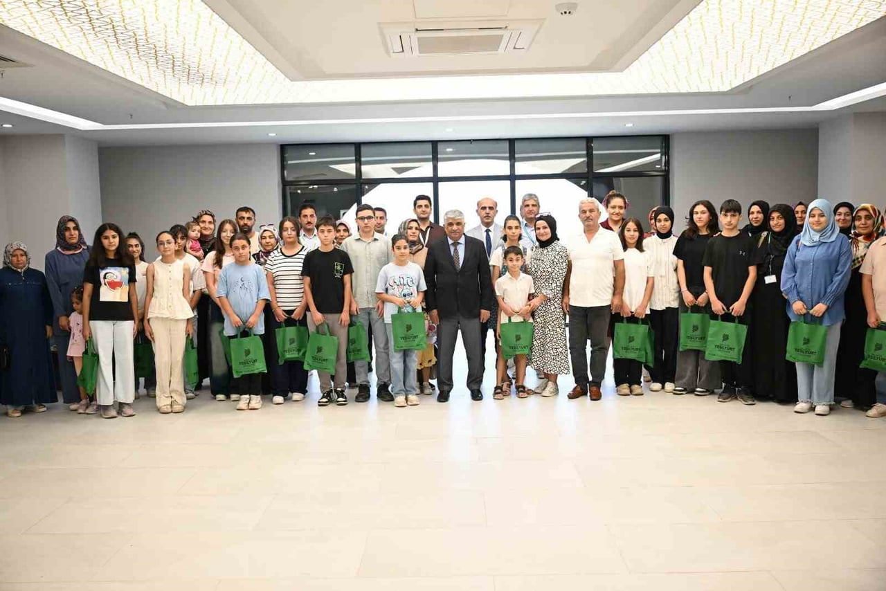 "BAŞARIYA GİDEN YOLDA ÖĞRENCİLERİMİZİN YANINDAYIZ"