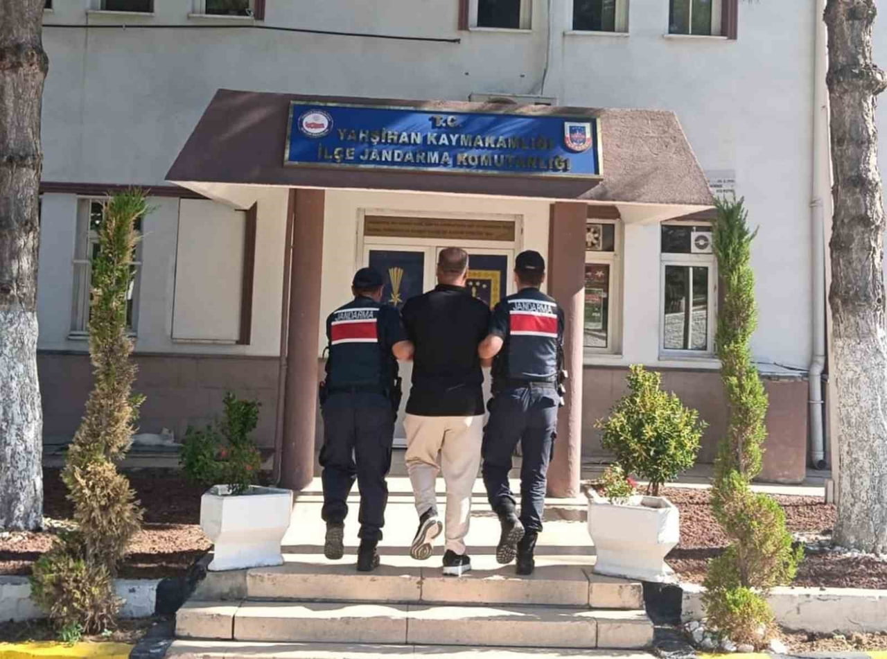 "TÜRK VATANDAŞLARININ VEYA YABANCI UYRUKLU KİŞİLERİN YURT DIŞINA ÇIKMASINI SAĞLAMAK" SUÇUNDAN...