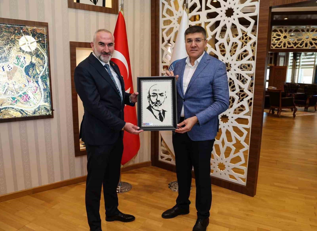 REKTÖR PROF. DR. HÜSEYİN DALGAR (SAĞDA), TÜRKİYE-ÇİN İŞ GELİŞTİRME VE DESTEKLEME DERNEĞİ GENEL...