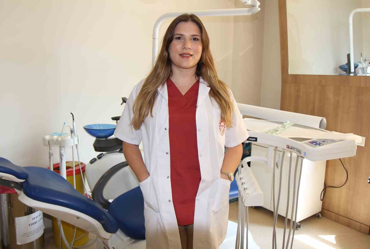 RESTORATİF DİŞ TEDAVİSİ UZMANI DT. GÖZDE ÖZÇİFTCİ GÜRBUĞA