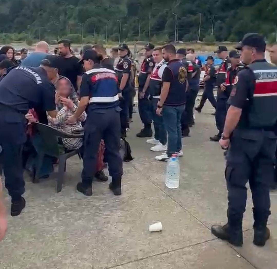 RİZE’NİN PAZAR İLÇESİNDE KÖYLERİNİN AÇIĞINDA KAFES BALIKÇILIĞI YAPILMASINI İSTEMEYEN BALIKÇI KÖYÜ...
