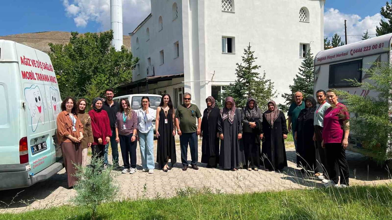 SAĞLIK EKİPLERİ YURTBAŞI MAHALLESİ’NDE VATANDAŞLARLA BULUŞTU