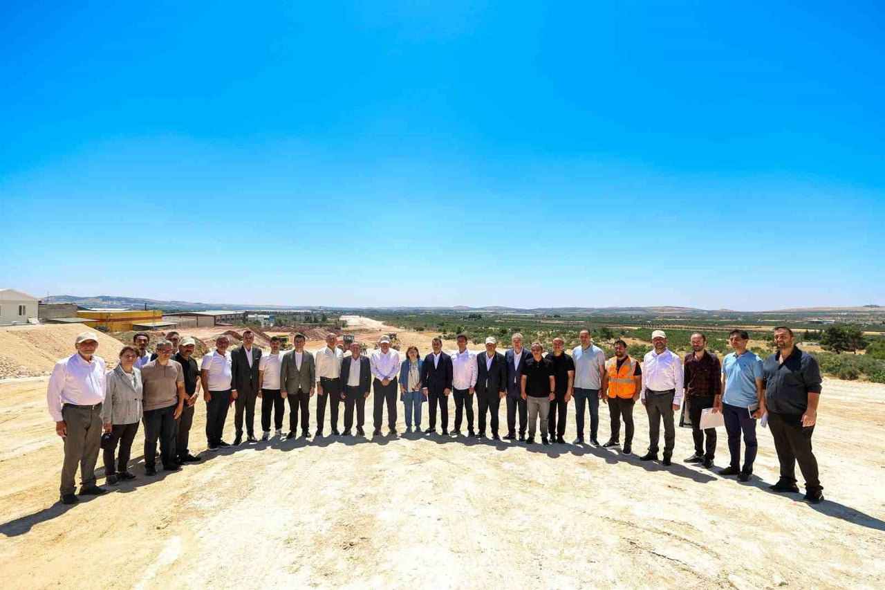 ŞAHİN, MAVİKENT-HAVALİMANI YOLU ÇALIŞMALARINI İNCELEDİ