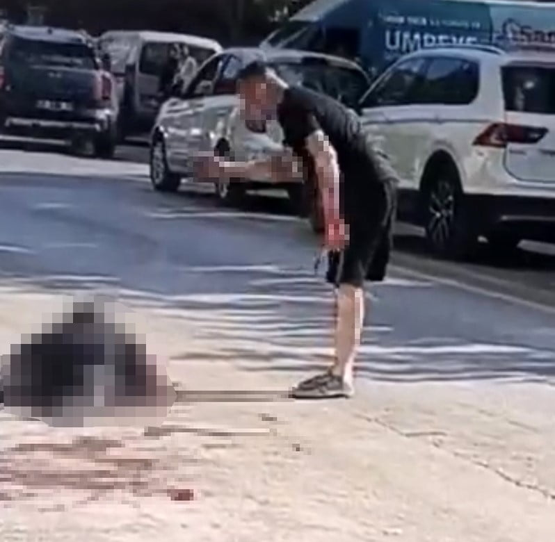 ŞAHSIN ÖLDÜRDÜĞÜ KİŞİYE BAĞIRARAK BAŞINDA BEKLEDİĞİ ANLARA AİT GÖRÜNTÜLER ORTAYA...