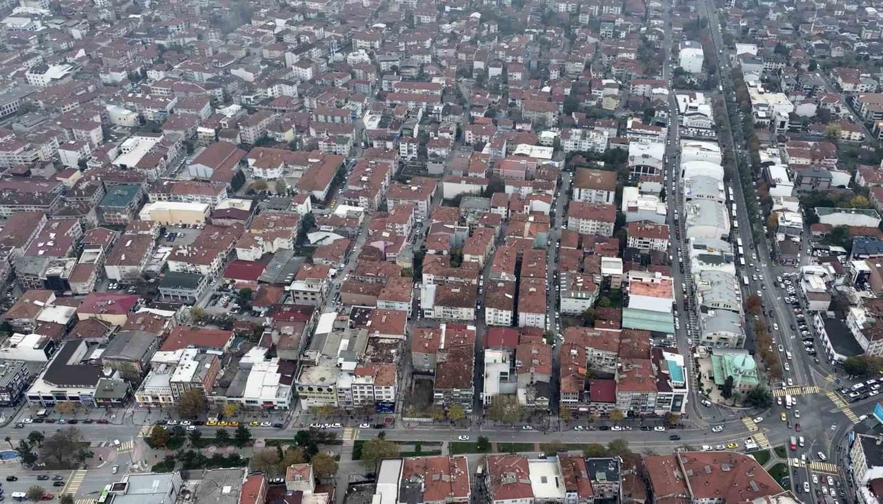 SAKARYA'DA DİRENÇLİ ŞEHİR HEDEFİYLE KENTSEL DÖNÜŞÜM ÇALIŞMALARI SÜRÜYOR
