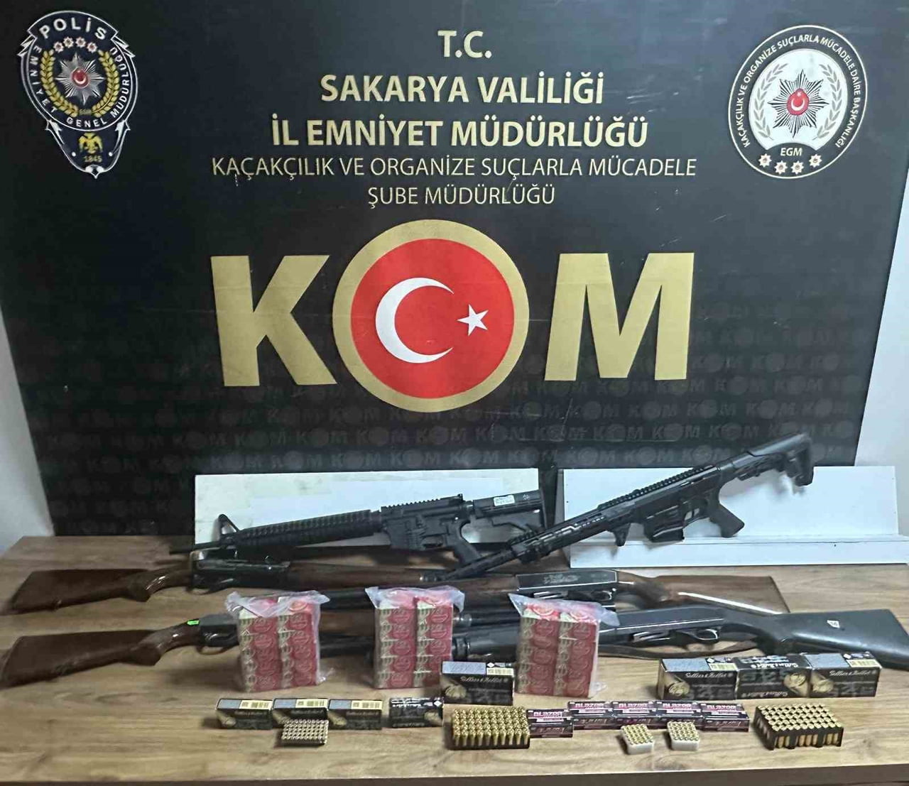 SAKARYA'DA POLİS EKİPLERİNCE SİLAH KAÇAKÇILIĞININ ÖNLENMESİNE YÖNELİK İŞ YERLERİNE DÜZENLENEN...