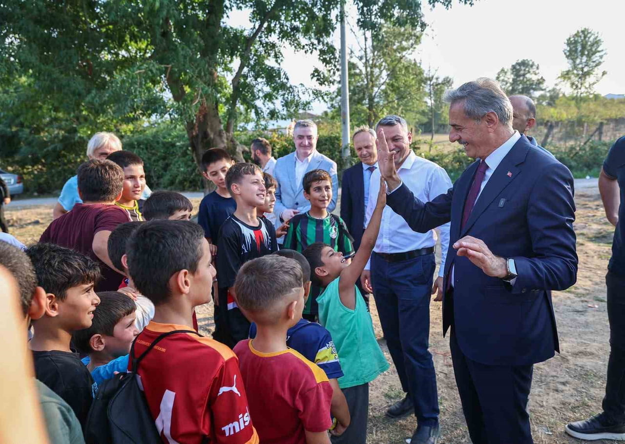 SAKARYA BÜYÜKŞEHİR BELEDİYE BAŞKANI YUSUF ALEMDAR, KARAPÜRÇEK İLÇESİNDE YAPIMI TAMAMLANAN SPOR...