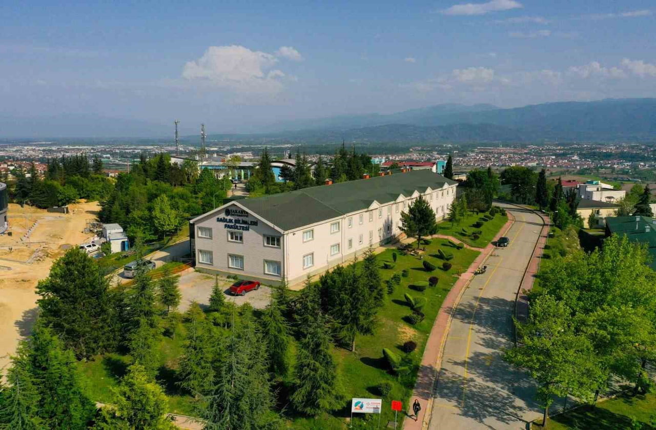 SAKARYA ÜNİVERSİTESİ SAĞLIK BİLİMLERİ FAKÜLTESİ, 2026-YKS TERCİH DÖNEMİNDE HEMŞİRELİK VE EBELİK...