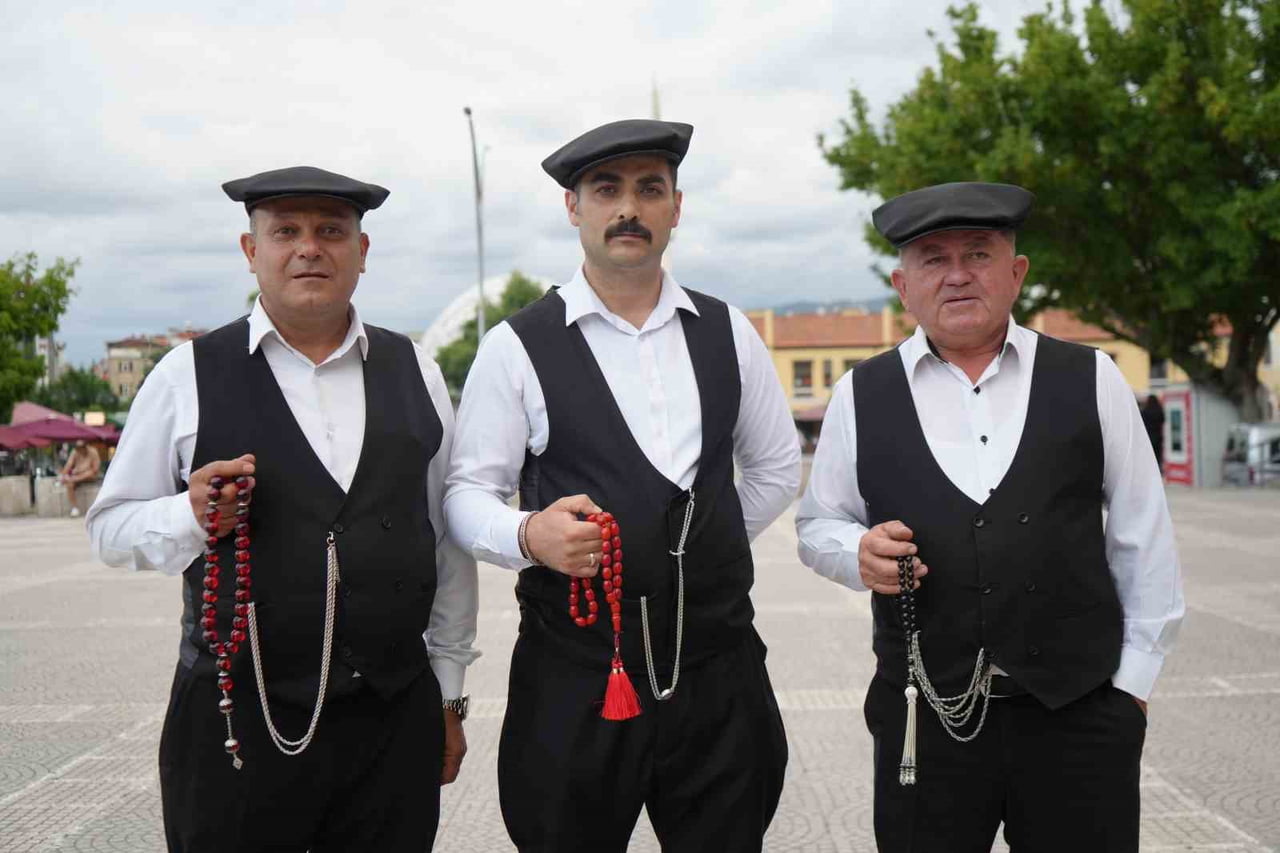 SAMSUN'DA ECZACI KALFALIĞI YAPAN İHSAN ODACI (40), GEÇMİŞİ BUGÜNDE YAŞIYOR. YUMURTA TOPUK...