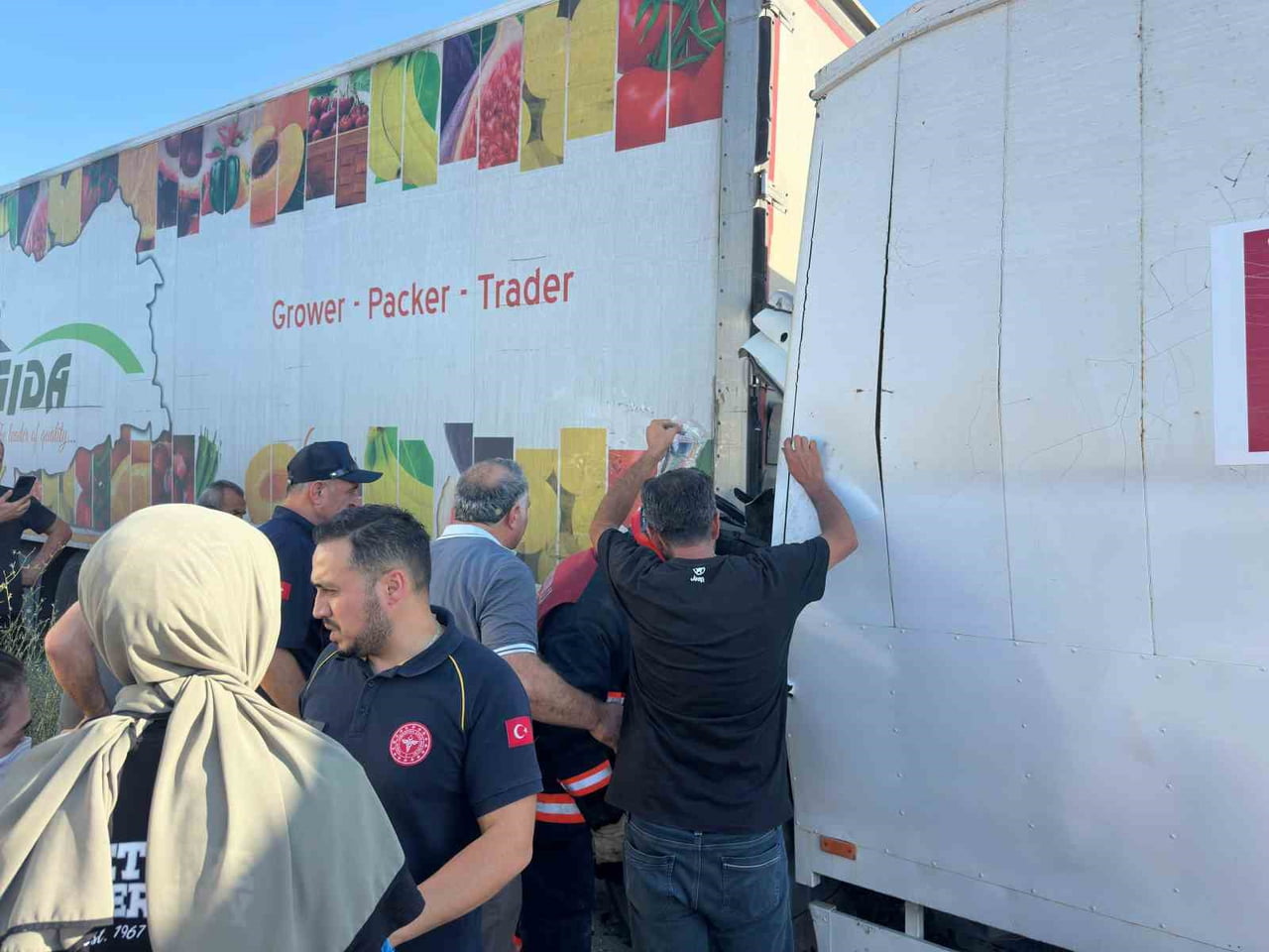 SAMSUN-ANKARA KARAYOLUNDA BİR KAMYONUN, ÖNÜNDE SEYREDEN TIRA ARKADAN ÇARPMASI SONUCU MEYDANA GELEN...