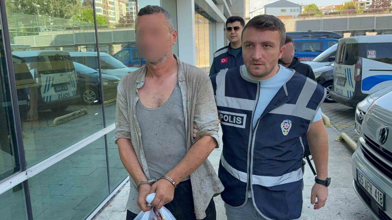 SAMSUN’DA EŞİNİ SİLAHLA TEHDİT ETTİĞİ İDDİA EDİLEN İ.K., POLİS EKİPLERİNCE GÖZALTINA ALINARAK...