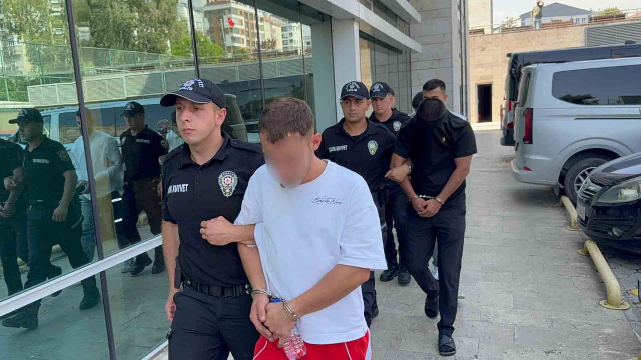 SAMSUN’DA NARKOTİK POLİSİNİN DÜZENLEDİĞİ 4 AYRI UYUŞTURUCU OPERASYONUNDA GÖZALTINA ALINAN 4...