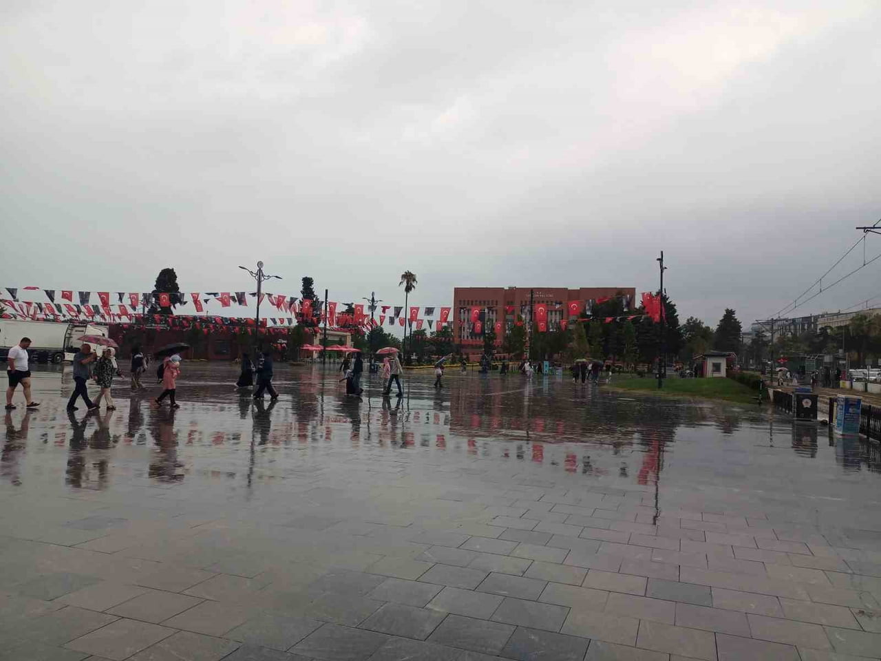 SAMSUN İSTİKLAL MEYDANA VE VALİLİK.