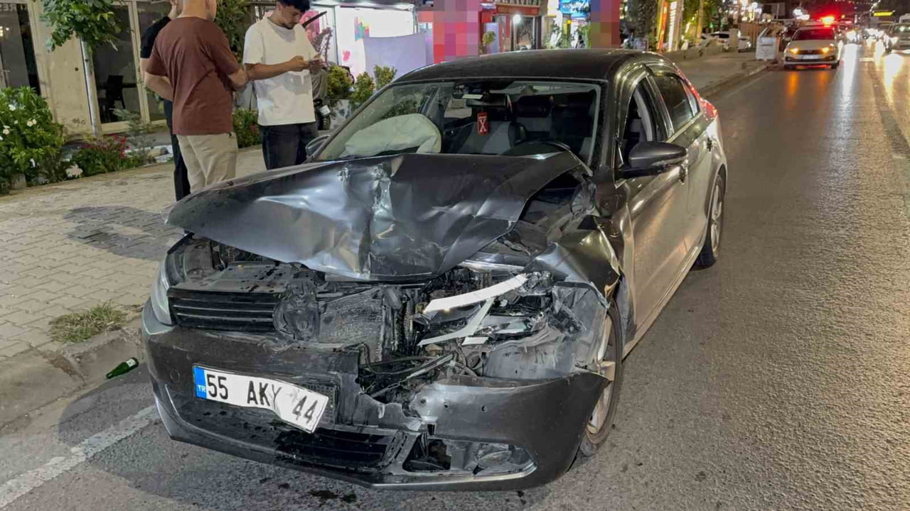 SAMSUN’UN ATAKUM İLÇESİNDE OTOMOBİLİN HAFİF TİCARİ ARACA ARKADAN ÇARPMASI SONUCU MEYDANA GELEN...