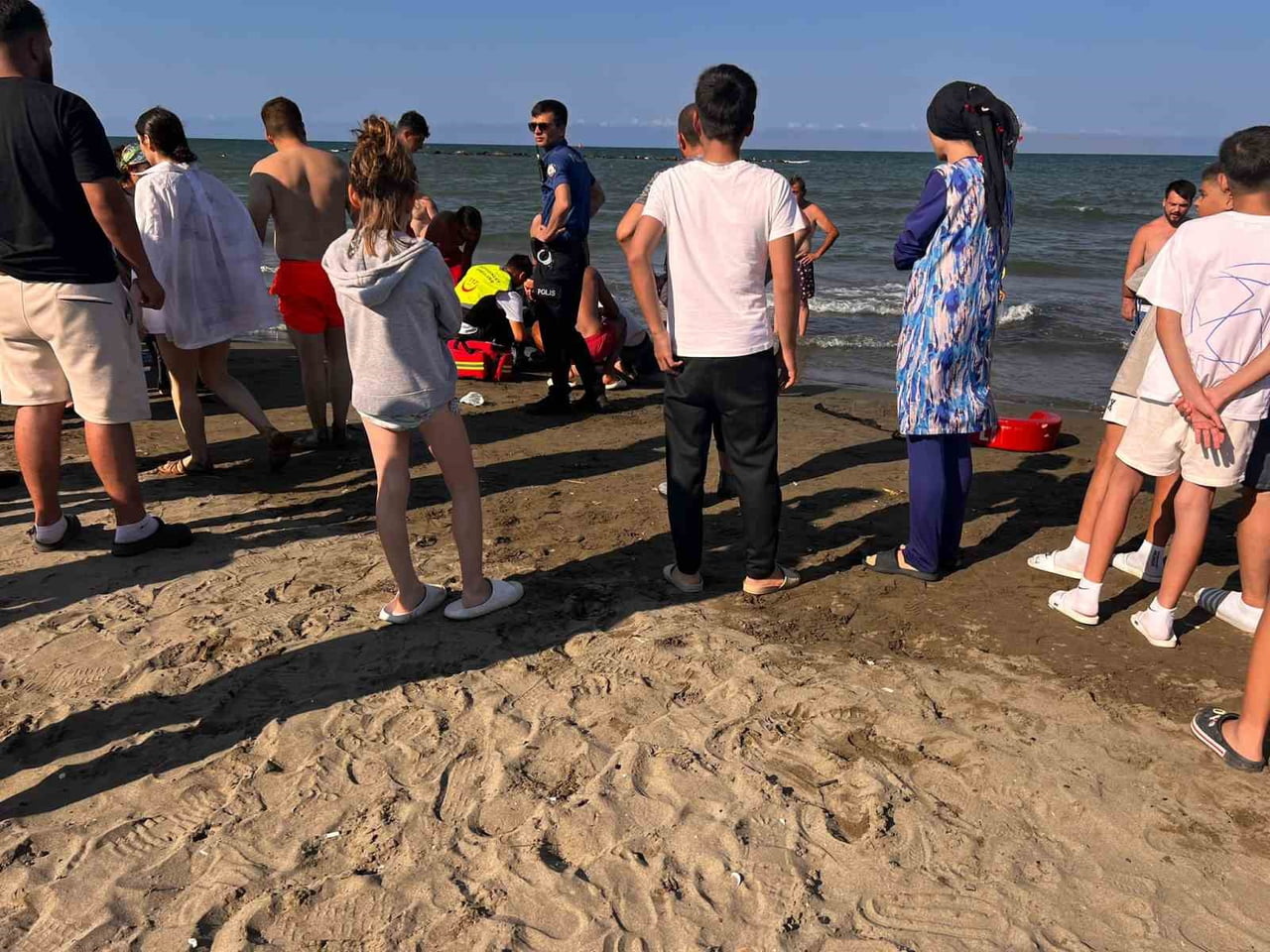 SAMSUN’UN ATAKUM İLÇESİNDE SERİNLEMEK AMACIYLA DENİZE GİREN 3 KADIN, BOĞULMA TEHLİKESİ...