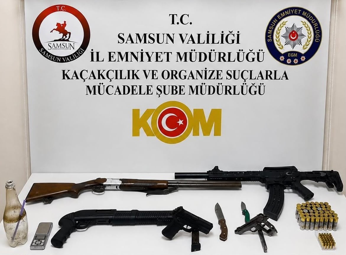 SAMSUN’UN BAFRA İLÇESİNDE SİLAH TİCARETİNE YÖNELİK YÜRÜTÜLEN SORUŞTURMA KAPSAMINDA DÜZENLENEN...