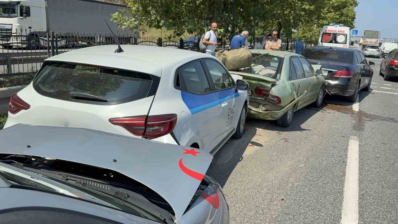 SAMSUN’UN CANİK İLÇESİNDE 4 OTOMOBİLİN KARIŞTIĞI ZİNCİRLEME TRAFİK KAZASINDA YARALANAN OLMAZKEN...