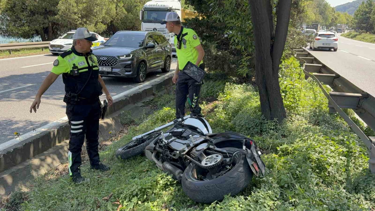 SAMSUN’UN CANİK İLÇESİNDE MOTOSİKLETİN KAMYONA ARKADAN ÇARPIP ORTA REFÜJE SAVRULMASI SONUCU...