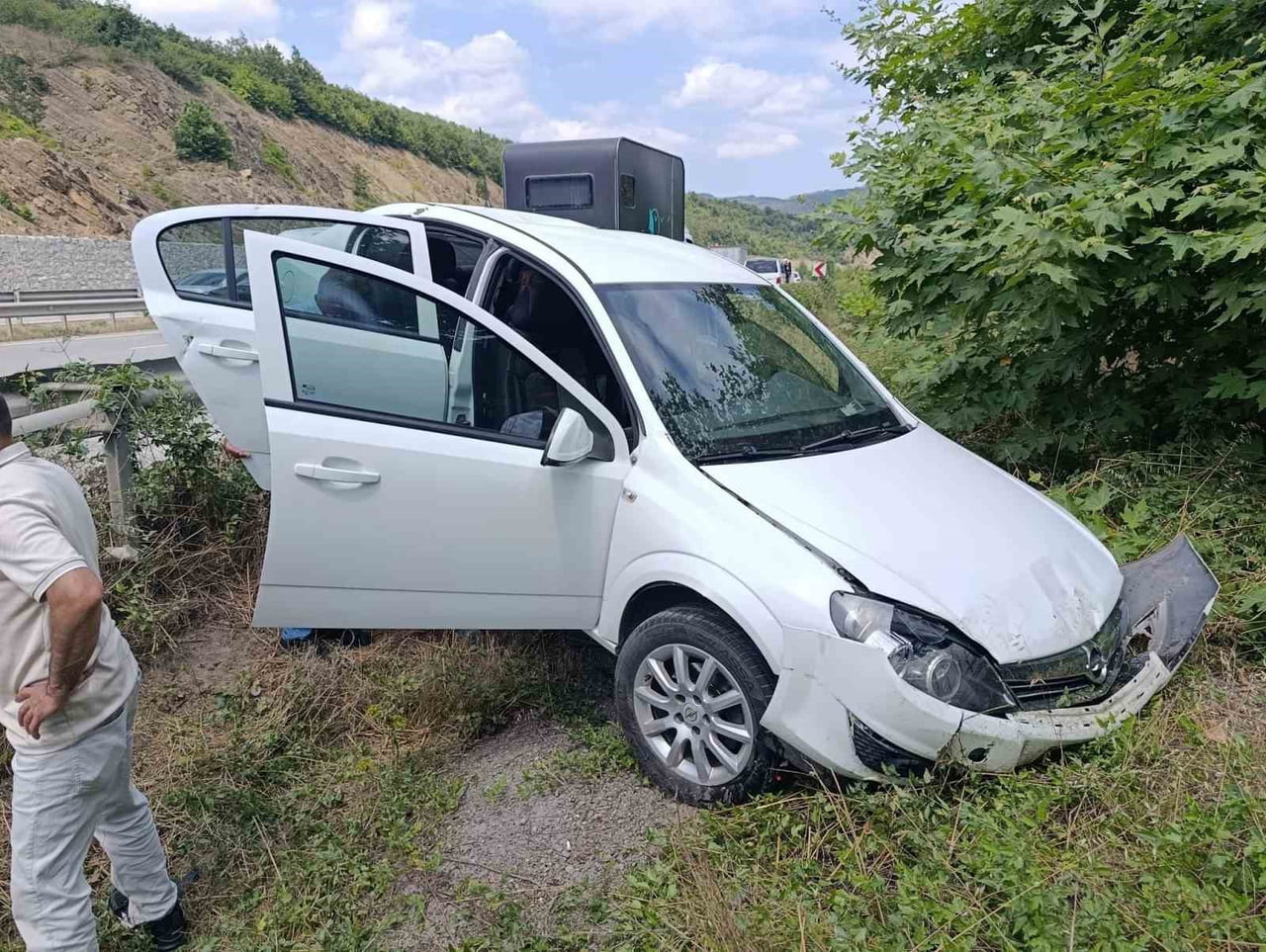 SAMSUN’UN KAVAK İLÇESİNDE İKİ OTOMOBİLİN ÇARPIŞMASI SONUCU MEYDANA GELEN TRAFİK KAZASINDA 5 KİŞİ...