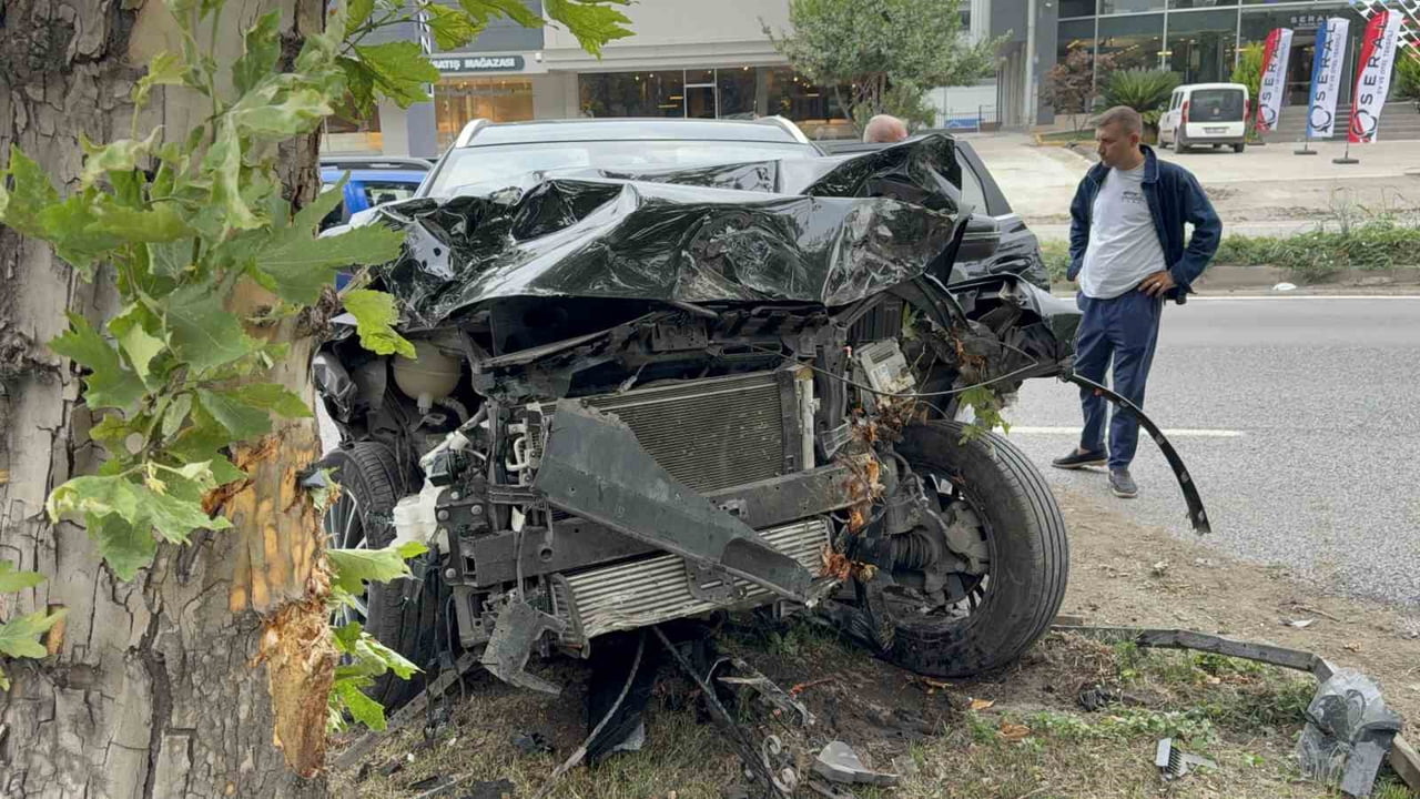 SAMSUN’UN TEKKEKÖY İLÇESİNDE SUV ARAÇ İLE OTOMOBİLİN ÇARPIŞMASI SONUCU MEYDANA GELEN KAZADA 2 KİŞİ...