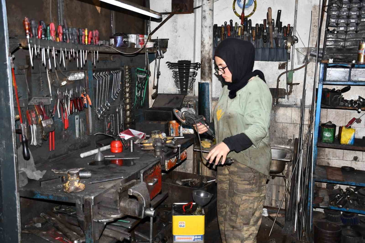 SAMSUN’UN VEZİRKÖPRÜ İLÇESİNDE YAŞAYAN 20 YAŞINDAKİ NURSENA KANDEMİR, ÇOCUKLUĞUNDAN BU YANA İÇİNDE...