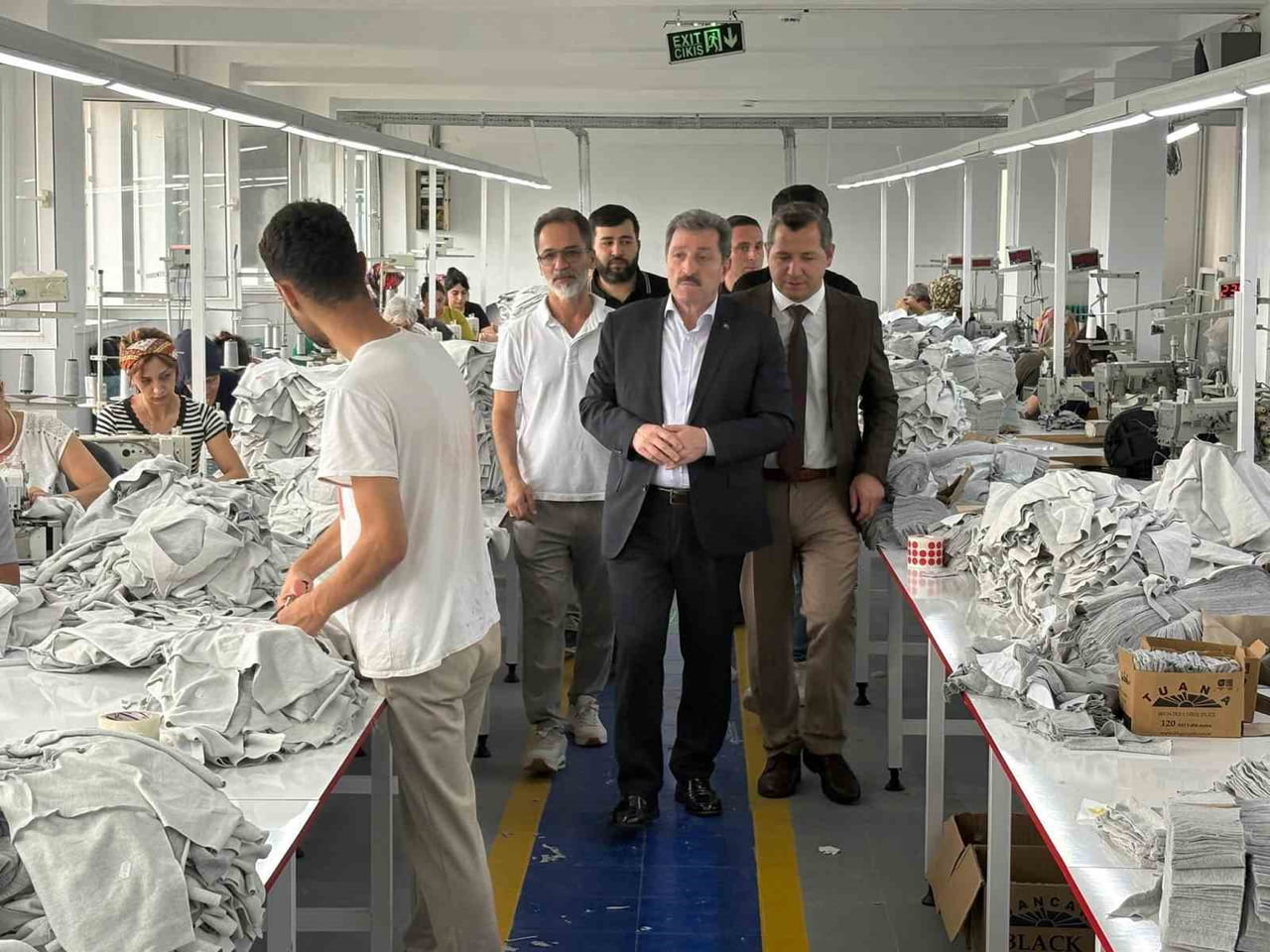 SAMSUN VALİSİ ORHAN TAVLI, TESİSTE İNCELEMELERDE BULUNARAK YÜRÜTÜLEN ÜRETİM FAALİYETLERİ HAKKINDA...