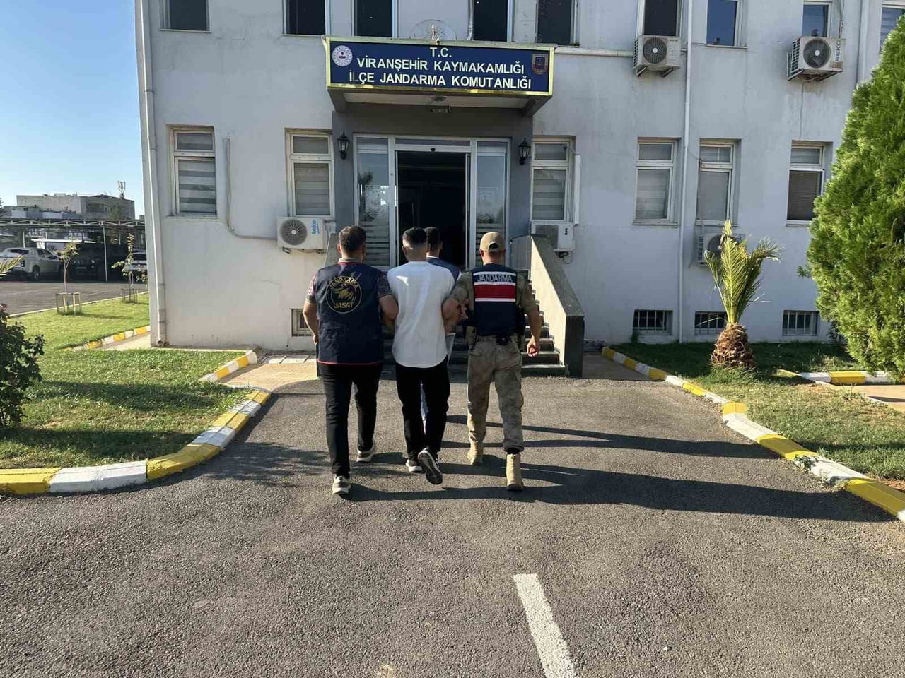 ŞANLIURFA'DA 15 YIL 6 AY HAPİS CEZASI BULUNAN HÜKÜMLÜ YAKALANDI