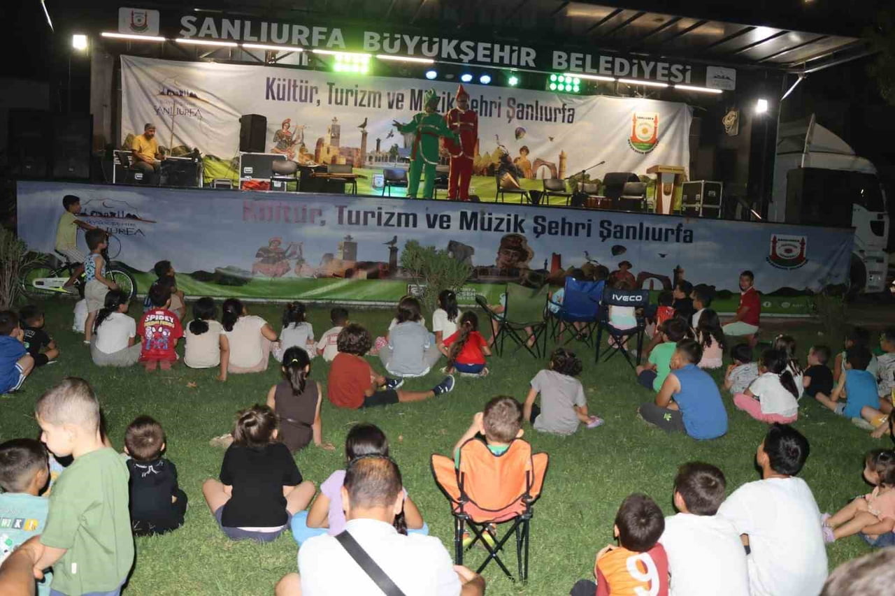 ŞANLIURFA BÜYÜKŞEHİR BELEDİYESİ TARAFINDAN YAZ BOYUNCA KENTİN FARKLI NOKTALARINDA SÜRDÜRÜLEN AÇIK...