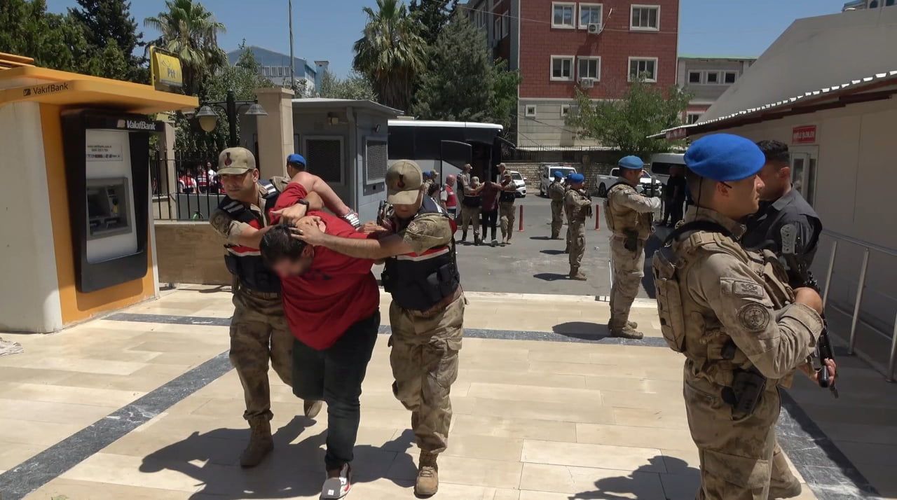 ŞANLIURFA’DA 12 KİLO ALTIN İLE 2 MİLYON TL’Yİ GASBEDEN ZANLILAR TUTUKLANDI