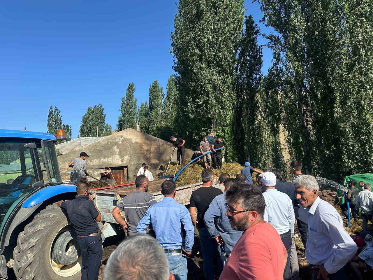 SARIKAMIŞ’TA 800 BALYA OT KÜL OLDU(MUHAMMET SEFA ÇETİNKAYA/KARS-İHA)