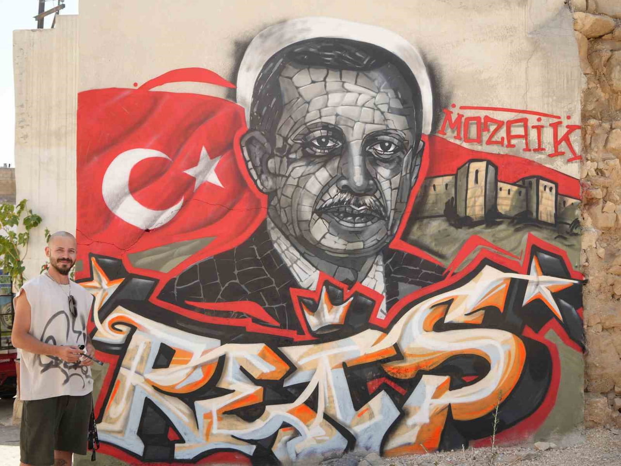 SAYILARDAN HAYVAN FİGÜRLERİ ÇİZEREK BAŞLADI, SOKAK SANATÇISI OLDU