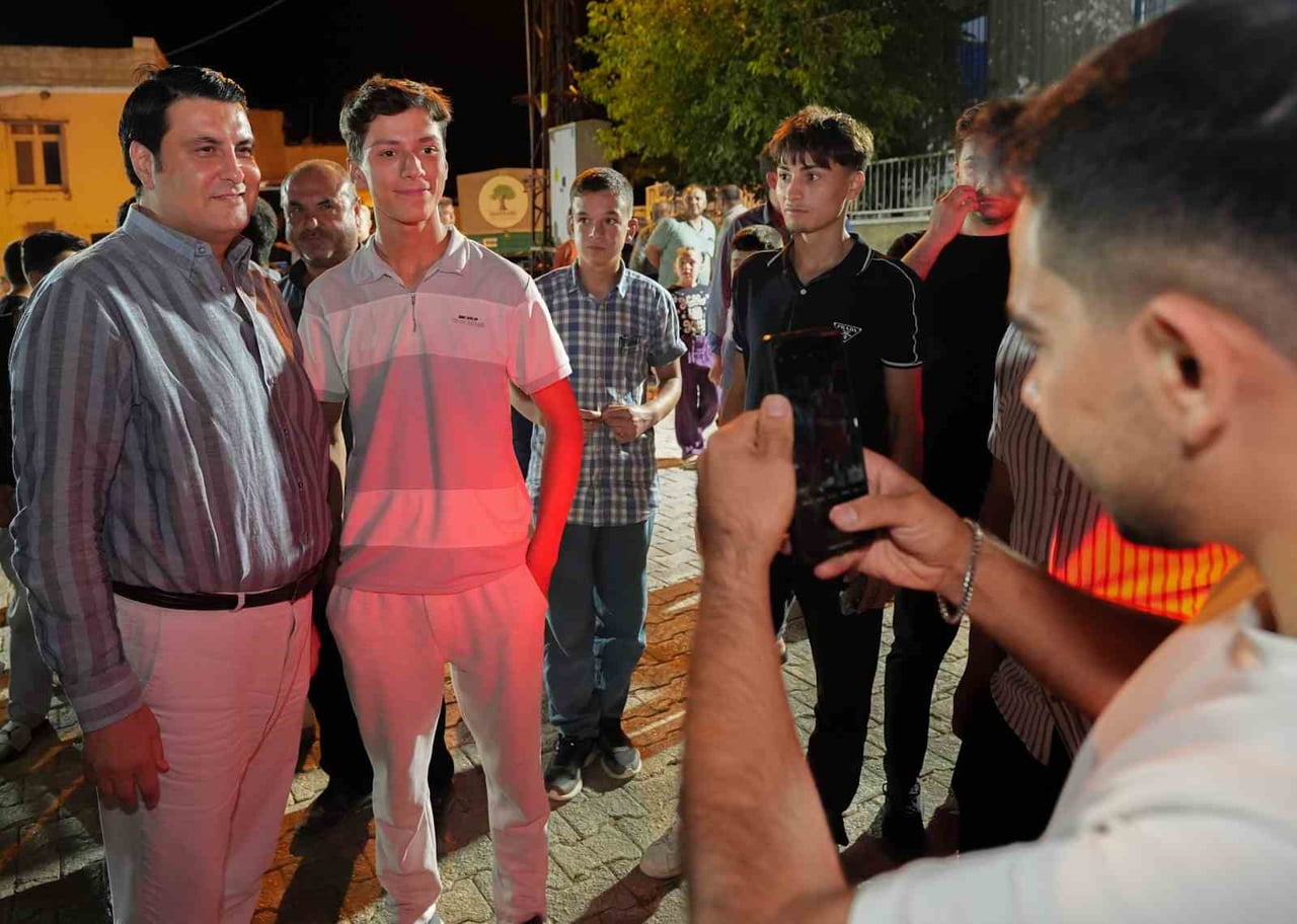 ŞEHİTKAMİL BELEDİYE BAŞKANI UMUT YILMAZ, KIZIKKARASAKAL MAHALLESİ’NDE GENÇLERLE BİR ARAYA GELDİ....