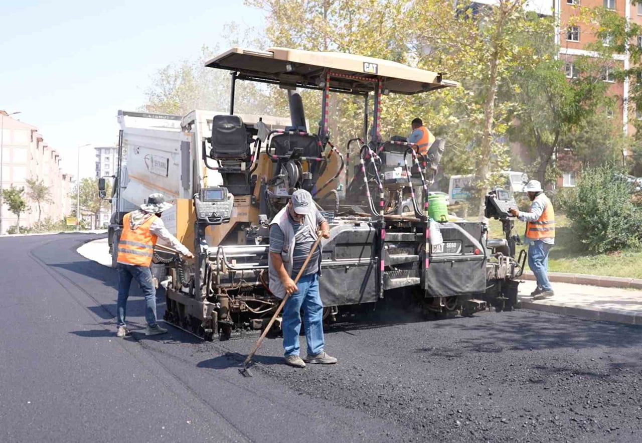 ŞEHİTKAMİL BELEDİYESİ, İLÇE GENELİNDE ULAŞIM KONFORUNU ARTIRMAK VE VATANDAŞLARIN DAHA GÜVENLİ...