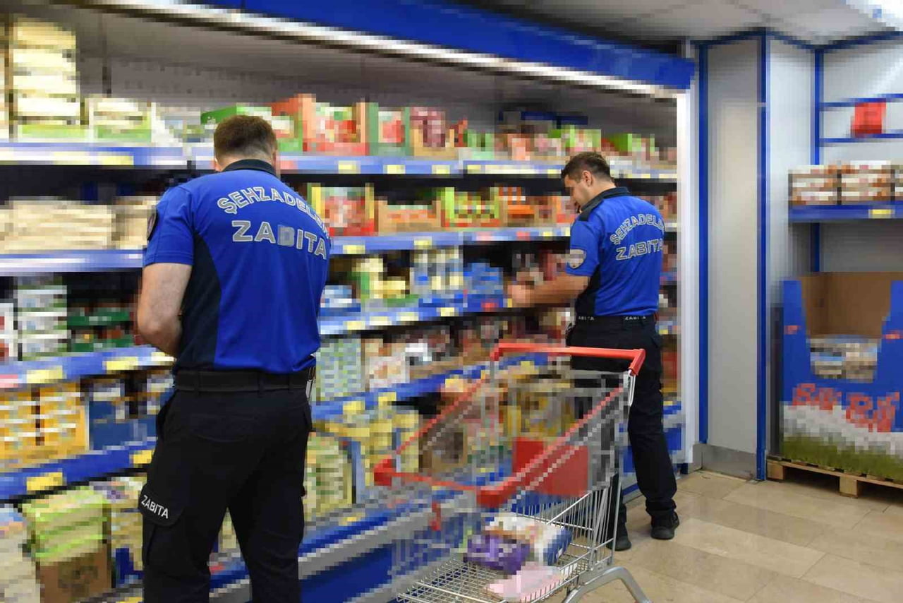ŞEHZADELER BELEDİYESİ ZABITA MÜDÜRLÜĞÜ EKİPLERİ, İLÇE GENELİNDEKİ ZİNCİR MARKETLERDE VATANDAŞLARIN...