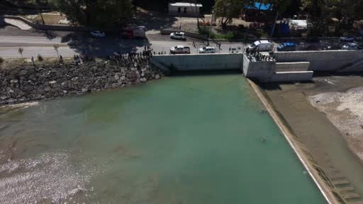 Serinlemek için suya giren çocuk, ekiplerin müdahalesi ile hayata tutundu