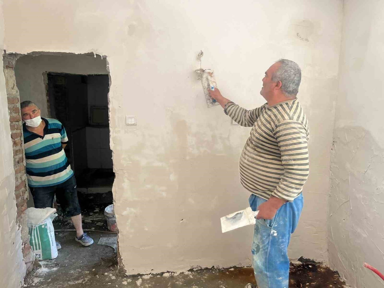 SERMET MAHALLESİ 1844. SOKAK’TA YAŞAYAN VATANDAŞIN EVİNİN TADİLATI İÇİN YAPTIĞI TALEP, BAŞKAN...
