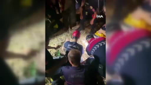Side Antik Kent'te kuyuya düşen çocuğa nefes kesen kurtarma operasyonu
