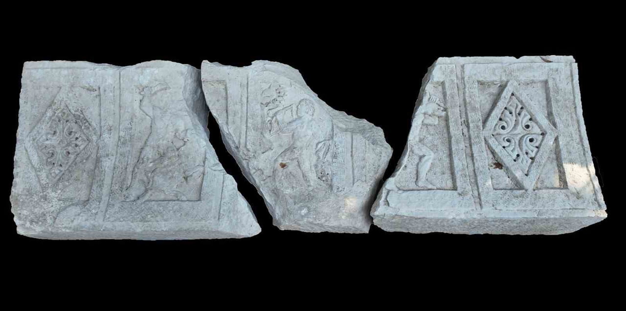 SİDE ANTİK KENTİ’NİN ÖNEMLİ ULAŞIM AKSLARINDAN BİRİ OLAN B CADDESİ, YÜRÜTÜLEN KAZILARLA ROMA...