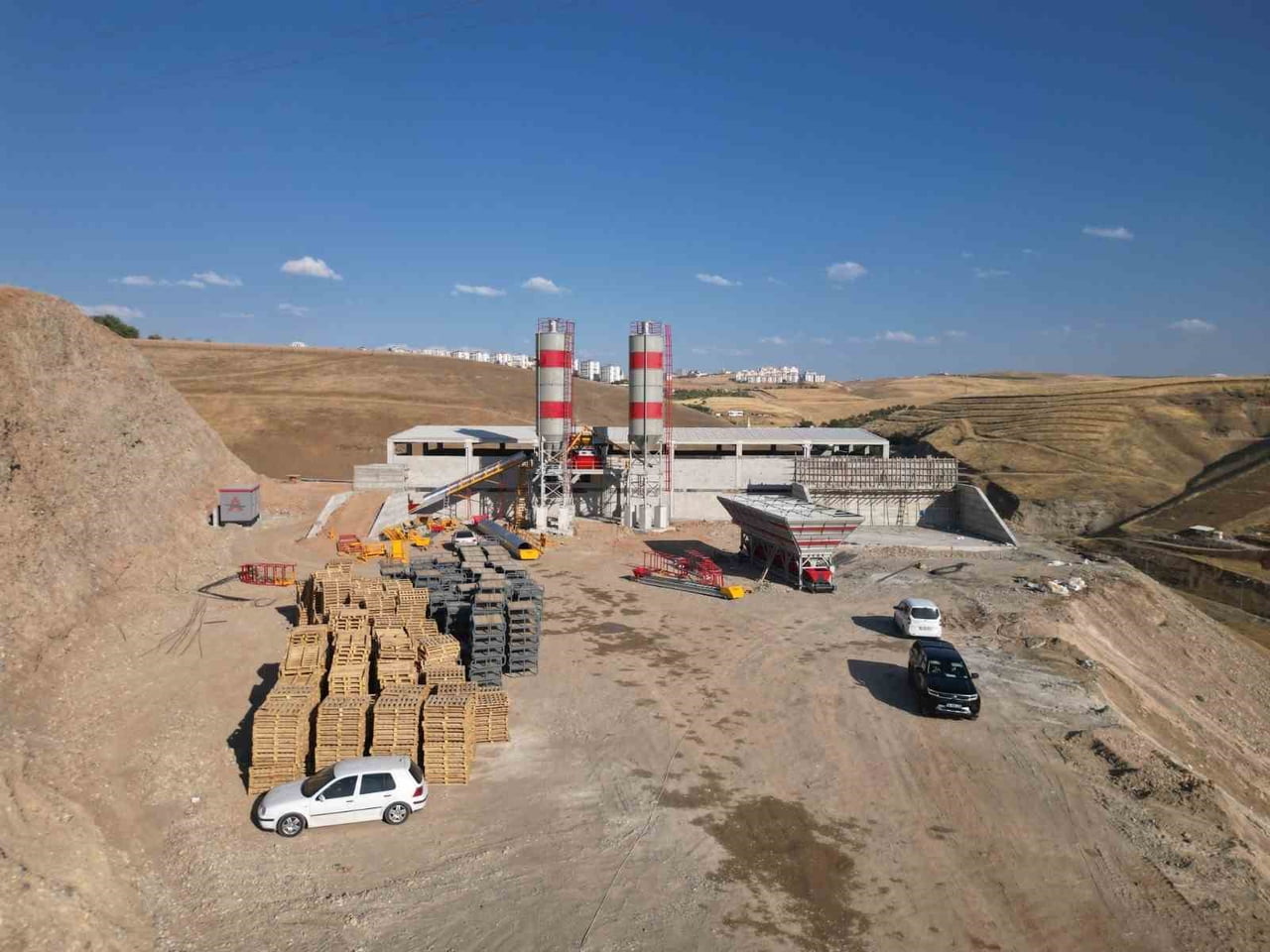 SİİRT’İN ALTYAPISINI GÜÇLENDİRECEK BETON SANTRALİ VE PARKE TAŞI ÜRETİM TESİSİNİN KURULUMU...